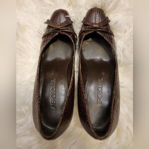 Brown heels with bow detail